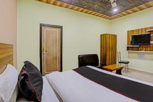 Μια τηλεόραση ή/και κέντρο ψυχαγωγίας στο Hotel O Yatika Inn