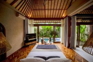 Ένα ή περισσότερα κρεβάτια σε δωμάτιο στο Asvara Resort & Spa Ubud by Ini Vie Hospitality +29 φωτογραφίες