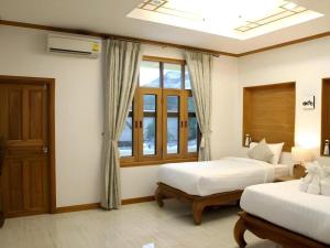 Ένα ή περισσότερα κρεβάτια σε δωμάτιο στο Small Hotel