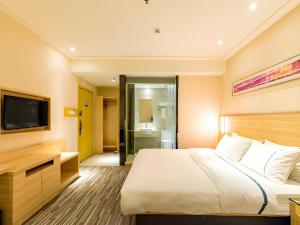 Postel nebo postele na pokoji v ubytování City Comfort Inn Heyuan Longchuan Bus Station + 60 fotografií