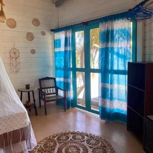 Ένα ή περισσότερα κρεβάτια σε δωμάτιο στο Ocean Beach House