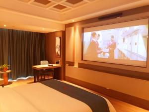 TV a/nebo společenská místnost v ubytování GreenTree Eastern Hotel Changge Yiwu City