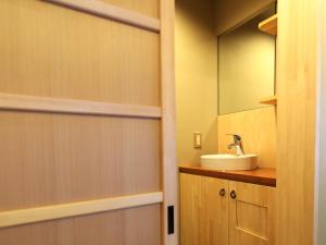 Kuchyň nebo kuchyňský kout v ubytování 京一軒町家 さと居 鉄仙 SATOI TESSEN Omiya-Gojo