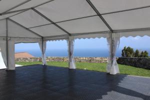 a white tent with a view of the ocean at Aldeia do Priolo in Nordeste