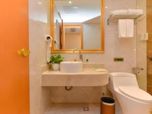Phòng tắm tại Vienna Hotel Shanghai Hongqiao National Exhibition Cente Sijing Metro Station +70 ảnh