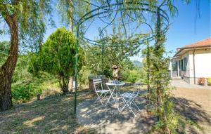 a patio with a table and chairs in a yard at Casa Lilly in Varese Ligure +21 photos