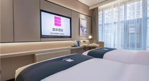 Katil atau katil-katil dalam bilik di Echarm Hotel Xi'an Dayan Tower Datang Lively District