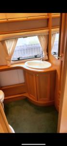 Ένα μπάνιο στο Caravan