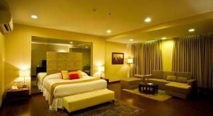 Ένα ή περισσότερα κρεβάτια σε δωμάτιο στο People's Hotel +141 φωτογραφίες