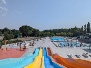 a group of people in a pool at a water park at camping ile aux loisirs in Le Mung