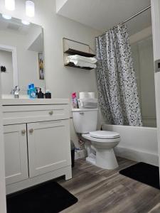 Fotografie z fotogalerie ubytování Stylish, Fully furnished Brand-New suite v destinaci Regina