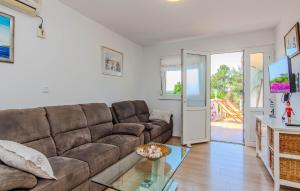 a living room with a couch and a glass table at Cozy Home In Maslenica With Kitchen in Maslenica
