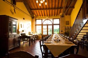 Reštaurácia alebo iné gastronomické zariadenie v ubytovaní La Pulledraia Del Podere Montegrappa