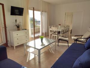 Posezení v ubytování Apartamentos Primera Linea Segur 3000