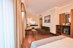 Postel nebo postele na pokoji v ubytování Konak Hotel Taksim