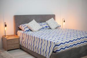 Postel nebo postele na pokoji v ubytování Ludovisi seminterrato loft