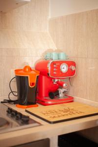 Příslušenství pro přípravu čaje a kávy v ubytování Ludovisi seminterrato loft