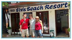 Hostia v ubytovaní Elvis Beach Resort
