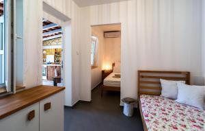 Posteľ alebo postele v izbe v ubytovaní Two-Bedroom Apartment In Ivan Dolac