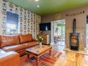 Μια τηλεόραση ή/και κέντρο ψυχαγωγίας στο Gadley Cottage - Uk31490