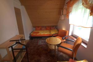 Posedenie v ubytovaní Orange House