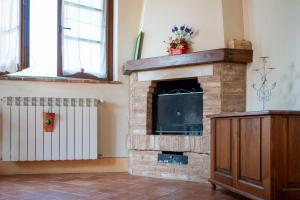 TV a/nebo společenská místnost v ubytování Agriturismo Carpineto