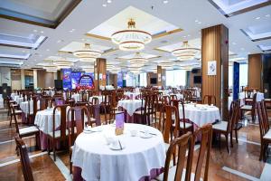 Restaurace v ubytování Fenggang Gladden Hotel