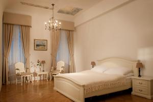 A bed or beds in a room at Antiq Palace - Historic Hotels of Europe