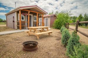 Zahrada ubytování Prairie Junction Rustic Cabins Stettler