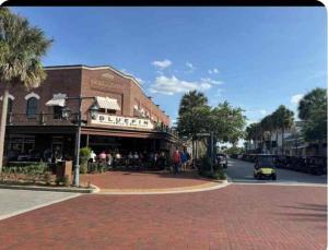 Gallery image of Cozy 2BR in The Villages With BBQ and 4 Seaters Golfcart King Bed in Wildwood