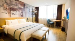 Łóżko lub łóżka w pokoju w obiekcie City Comfort Inn Wuhan Huangpu