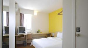 Μια τηλεόραση ή/και κέντρο ψυχαγωγίας στο 7 Days Inn Guangzhou Zhongshan 1st Overpass Branch
