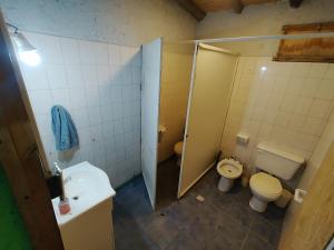 Ένα μπάνιο στο Refugio Los Molles hostel