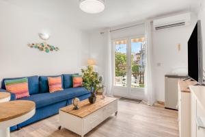a living room with a blue couch and a table at Love Chill in Denia