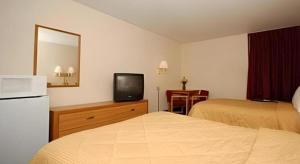 TV a/nebo společenská místnost v ubytování Quality Inn Waynesburg - Morrisville