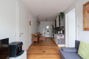 Un televizor și/sau centru de divertisment la 2 Schlafzimmer im Neubau in Grünruhelage und doch zentral