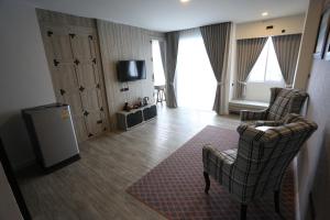 TV a/nebo společenská místnost v ubytování Bright Hotel