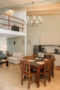 Η κουζίνα ή μικρή κουζίνα στο LOTOS Families Apartments 2