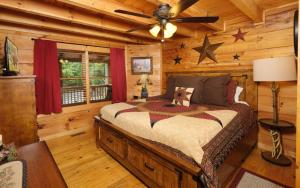 a bedroom with a bed in a log cabin at Chardonnay Getaway in Pigeon Forge