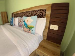 Gallery image of incredible birding camp in Bhīm Tāl +238 photos
