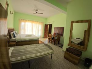 Gallery image of incredible birding camp in Bhīm Tāl