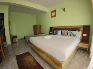 Gallery image of incredible birding camp in Bhīm Tāl