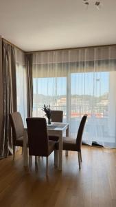 Fotografie z fotogalerie ubytování One bedroom apartment with sea view Becici v destinaci Becici