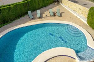 Piscina en o cerca de Una villa de lujo con propio jardín y piscina