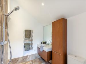 a bathroom with a sink and a shower at Midsummer Cottage Retreat in Pilton +7 photos