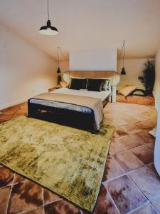 En eller flere senge i et værelse på Domus Dea