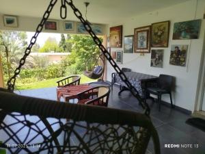 a living room with a table and chairs at צימר בודד בגליל העליון in Kefar Szold