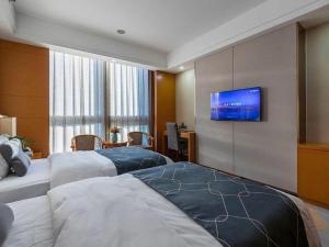 Chonpines Hotel Beijing Daxing Airport Caoqiao Metro Station客房内的一张或多张床位