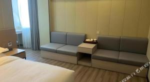 Postel nebo postele na pokoji v ubytování Borrman Hotel Xiamen Xiang'an Maxiang