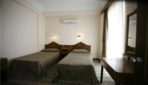 Ein Bett oder Betten in einem Zimmer der Unterkunft Antik Ridvan Hotel